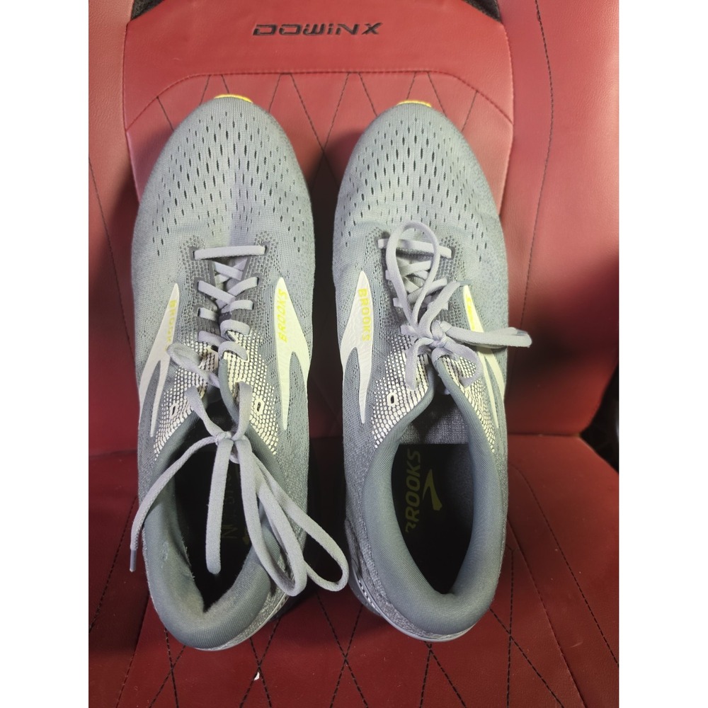 Brooks Men's Grey and yellow Ghost Running Shoe lightly worn size 12.5